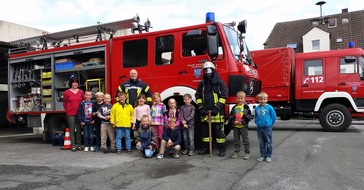 Feuerwehr der Stadt Arnsberg: FW-AR: Kindergarten und Grundschule Voßwinkel besuchen ihre Feuerwehr