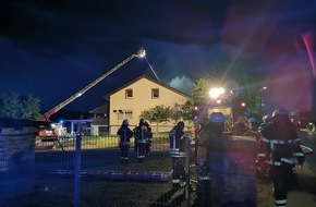 Polizeidirektion Pirmasens: POL-PDPS: Brand eines Einfamilienhauses nach Blitzeinschlag in benachbarte Stromleitung