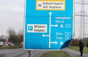 Polizeipräsidium Koblenz: POL-PPKO: Unfallflucht am Koblenzer Autohof - Zeugen gesucht