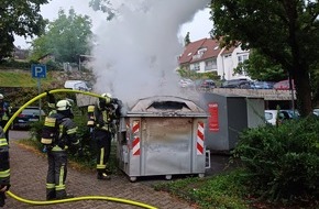 Feuerwehr Wetter (Ruhr): FW-EN: Wetter - Feuerwehr am Abend erneut wegen brennendem Papiercontainer unterwegs