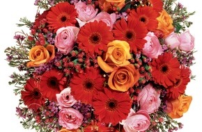 Fleurop AG: Sträuße fest in Frauenhand: Valentinstag-Trend - Fleurop-Kundinnen lassen Blumen boomen