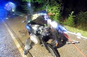 Polizeipräsidium Westpfalz: POL-PPWP: Frontal gegen Baum - junger Fahrer tödlich verletzt