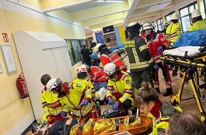 Feuerwehr Gevelsberg: FW-EN: Gemeinsame Übung der Feuerwehr Gevelsberg und der Feuerwehr Wetter(Ruhr)