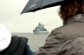 Presse- und Informationszentrum Marine: Deutsche Marine - Pressemeldung: "Atalanta" - aktuelle Bilder vom Einlaufen der Fregatte "Brandenburg"