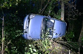 Freiwillige Feuerwehr Olsberg: FF Olsberg: Verkehrsunfall nach Diebstahl und Verfolgungsjagd mit der Polizei in Olsberg