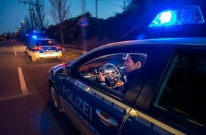 Polizei Rhein-Erft-Kreis: POL-REK: 171204-6: Täter sprengten Geldautomat- Frechen