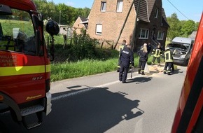 Freiwillige Feuerwehr Werne: FW-WRN: TH_1 - PKW nach VU, Ölwanne aufgerissen