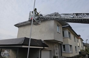 Feuerwehr der Stadt Arnsberg: FW-AR: SCHNELLER EINSATZ VERHINDERT GRÖSSEREN SCHADEN: FEUERWEHR LÖST BRAND IN ARNSBERG