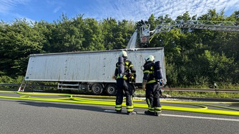 FW-MK: Lkw-Brand auf der Autobahn