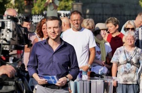 ZDF: ZDF-"Moma vor Ort" live aus Anklam / Bundespräsident Steinmeier als Gesprächsgast auf dem Anklamer Marktplatz (FOTO)