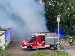 FW Bad Honnef: Gebäudebrand entpuppt sich als Vegetationsbrand