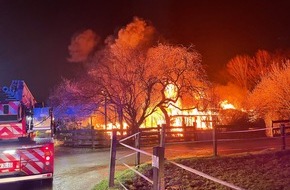 Feuerwehr Essen: FW-E: Großbrand auf landwirtschaftlichem Anwesen - Zahlreiche Einsatzkräfte im Einsatz