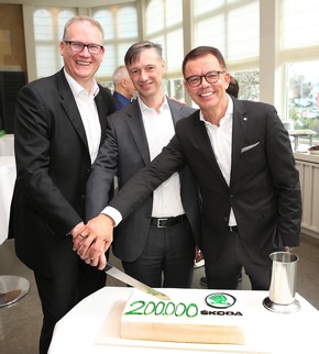 SKODA erzielt 2019 in Deutschland mit über 200.000 Fahrzeugen neuen Zulassungsrekord und startet erfolgreich in die Elektro-Ära (FOTO)