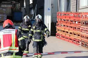 FW-MK: Stechender Geruch in einer Firma ruft Feuerwehr auf den Plan