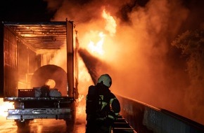 Feuerwehr Iserlohn: FW-MK: Brennender Sattelzug am Stenglingser Weg