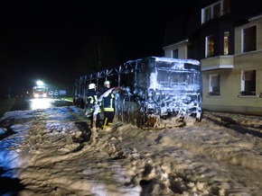 FW-WRN: Feuer_2 - brennt Bus