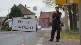 POL-WE: Übung macht den Meister - Azubis übten Verkehrskontrolle