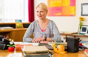 ZDF: Von der Mäuseecke in die Elefantenrunde/ ZDF dreht Sitcom "Ellerbeck" mit Cordula Stratmann (FOTO)