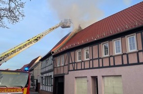 Landespolizeiinspektion Nordhausen: LPI-NDH: Unbewohntes Wohnhaus in Flammen