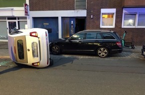 Polizeipräsidium Westpfalz: POL-PPWP: Fahrzeug bleibt nach Unfall auf der Seite liegen