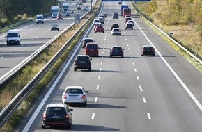 DEKRA SE: Fairness aller Beteiligten gefragt: Auch auf Autobahnen gilt das Rechtsfahrgebot