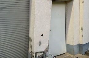 Landespolizeiinspektion Jena: LPI-J: Beim Rangieren gegen Hauswand gefahren - hoher Sachschaden