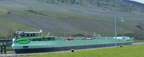 Polizeipräsidium Einsatz, Logistik und Technik: WSPA-RP: Tankschiff kollidiert mit Moselbrücke in Schweich