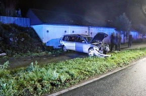 Polizei Mettmann: POL-ME: Von Fahrbahn abgekommen und verunfallt - Fünf Leichtverletzte - Mettmann - 2412099