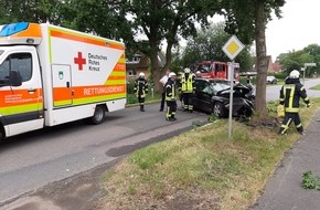 Polizeiinspektion Stade: POL-STD: 24-jähriger Autofahrer bei Unfall in Kutenholz verletzt