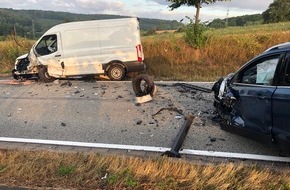 Polizeidirektion Kaiserslautern: POL-PDKL: Verkehrsunfall mit zwei leicht verletzten Personen