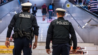 Bundespolizeidirektion M&uuml;nchen: Bundespolizeidirektion M&uuml;nchen: Ereignisreiches Feiertags-Wochenende // Bundespolizei in mehreren Eins&auml;tzen gefordert