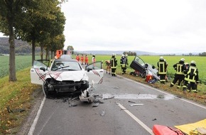 Kreispolizeibehörde Höxter: POL-HX: Schwerer Verkehrsunfall mit zwei Verletzten - Rettungshubschrauber im Einsatz