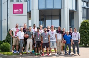 medi GmbH & Co. KG: Hauptsponsor medi begrüßt das Basketball-Team von medi bayreuth zur offiziellen Einkleidung