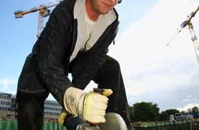 BG BAU Berufsgenossenschaft der Bauwirtschaft: Internationale Tagung über Persönliche Schutzausrüstung: Fachleute wollen Arbeit global sicherer machen