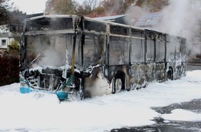 Polizei Düren: POL-DN: Linienbus vollständig ausgebrannt