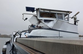 Polizei Duisburg: POL-DU: Köln-Porz: Zwei Schiffe stoßen auf dem Rhein zusammen