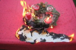 Landesfeuerwehrverband Schleswig-Holstein: FW-LFVSH: Brandgefahren durch Kerzen in der Adventszeit
-Rauchwarnmelder als Geschenk zum Nikolaus