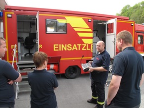 FW-AR: Bezirksregierung Arnsberg besucht Fernmeldedienst der Arnsberger Feuerwehr