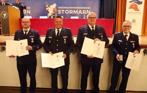 FW-Stormarn: Jahreshauptversammlung: Clemens Tismer mit dem deutschen Feuerwehr-Ehrenkreuz in Gold ausgezeichnet