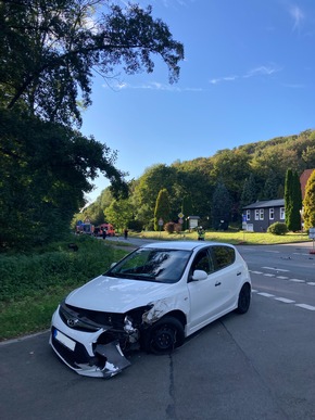 FW-EN: Schwerer Verkehrsunfall in Hattingen