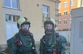 Feuerwehr Dresden: FW Dresden: ABC-Einsatz in einem Labor - Flüssigkeit tritt aus