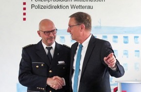 Polizeipräsidium Mittelhessen - Pressestelle Wetterau: POL-WE: Führungswechsel an der Wetterauer Polizeispitze - Heimspiel für Thorsten Fleischer