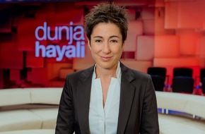 ZDF: Unter G20-Gegnern und im Knast: "dunja hayali" startet im ZDF / Mit Otto Schily, Thomas Fischer, Carolin Kebekus und weiteren Gästen (FOTO)