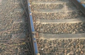 Bundespolizeiinspektion Bad Bentheim: BPOL-BadBentheim: Steine auf die Gleise gelegt / Bahnanlagen sind keine Spielplätze