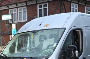 Polizeiinspektion Stade: POL-STD: Bisher unbekannter Fahrradfahrer bei Unfall in Stade lebensgefährlich verletzt