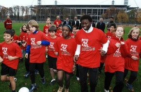 Intersnack Knabber-Gebäck GmbH & Co. KG: Start mit Prominenten in der Deutschen Sporthochschule Köln: "Fit am Ball" plant "Dribbel-Spendenrekord" für Schulen in Afrika