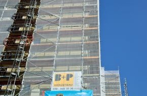 Gewobag Wohnungsbau-Aktiengesellschaft Berlin: 60er-Jahre-Plattenbau wird Niedrigenergiehaus: GEWOBAG investiert rund 4,5 Millionen Euro für die Modernisierung von 104 Wohnungen im Kreuzberger Wassertor-Quartier (mit Bild)