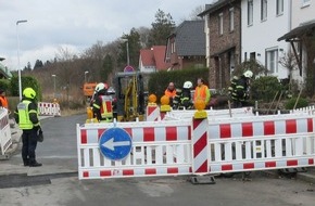 Feuerwehr Iserlohn: FW-MK: Bagger beschädigt Gasleitung