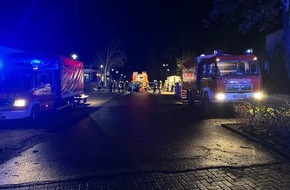 Feuerwehr Dinslaken: FW Dinslaken: Chlorgasaustritt am Schwimmbad