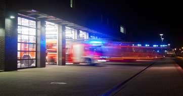 Feuerwehr Mülheim an der Ruhr: FW-MH: Zwei Feuerwehreinsätze in den frühen Morgenstunden.